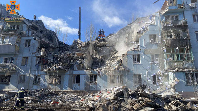 Разрушенный жилой дом в Запорожье