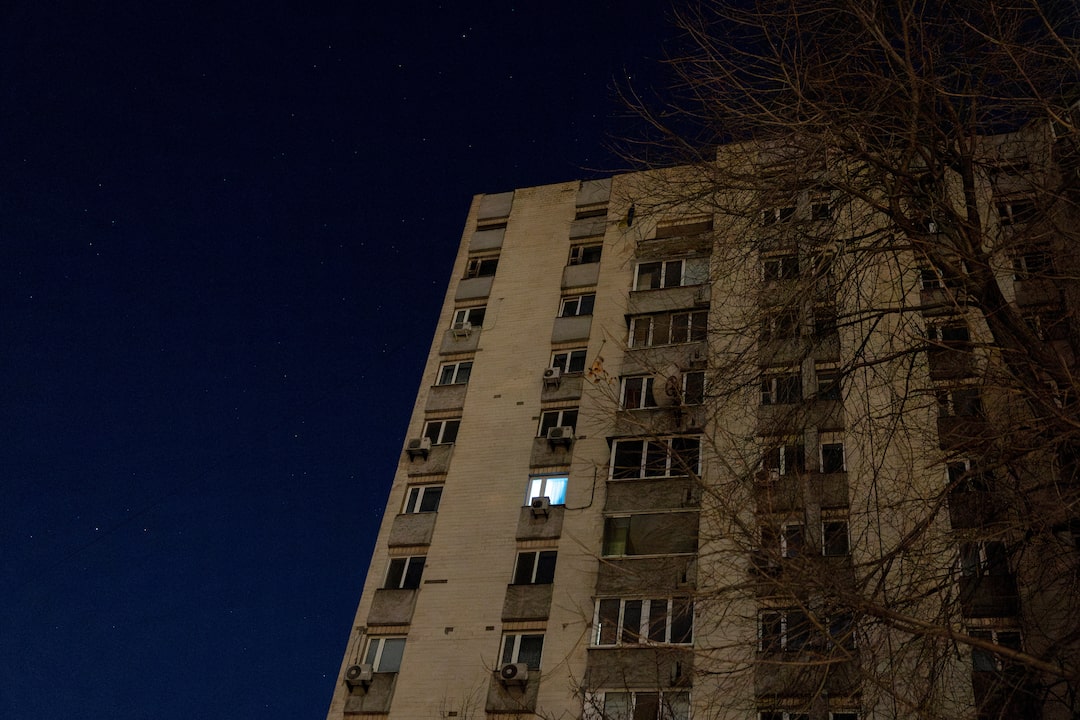 Единственное освещённое окно во время отключений света в Киеве