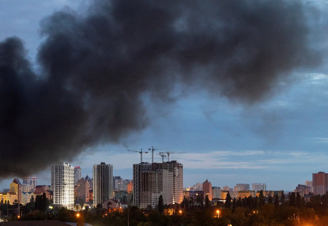 Дым над Киевом во время ракетной атаки 11 июля