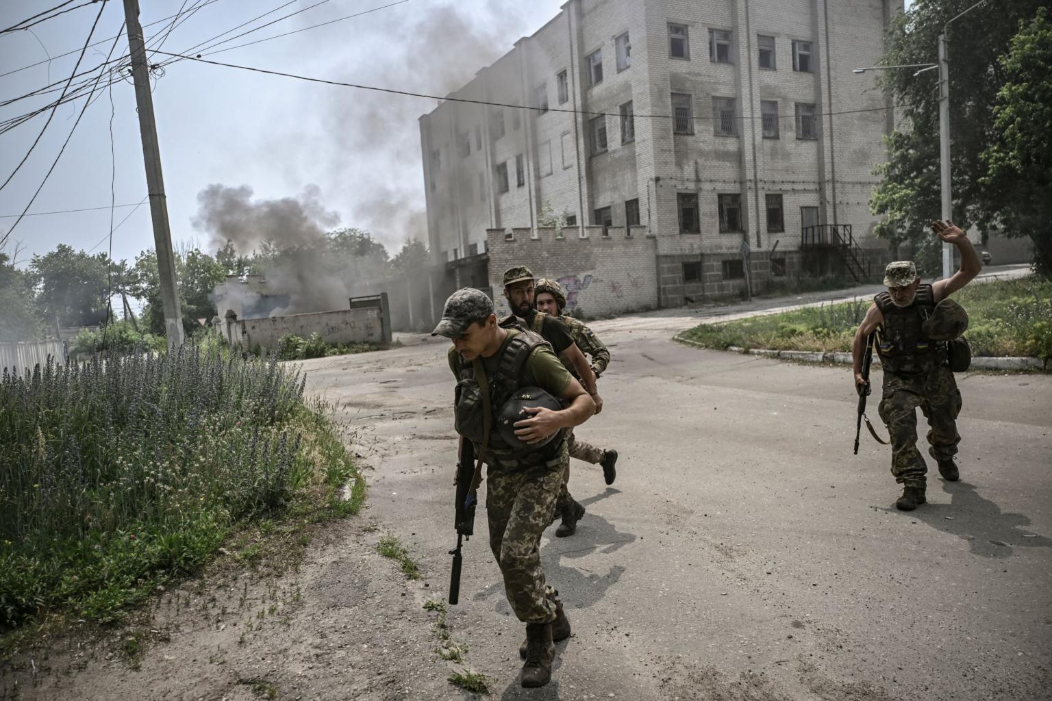 Украинские военнослужащие в Лисичанске