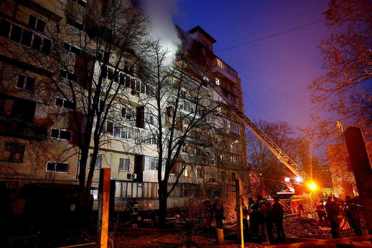 Пожар в многоэтажном доме Киева после российской атаки