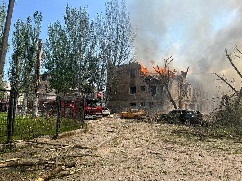 Повреждённая больница в Днепре